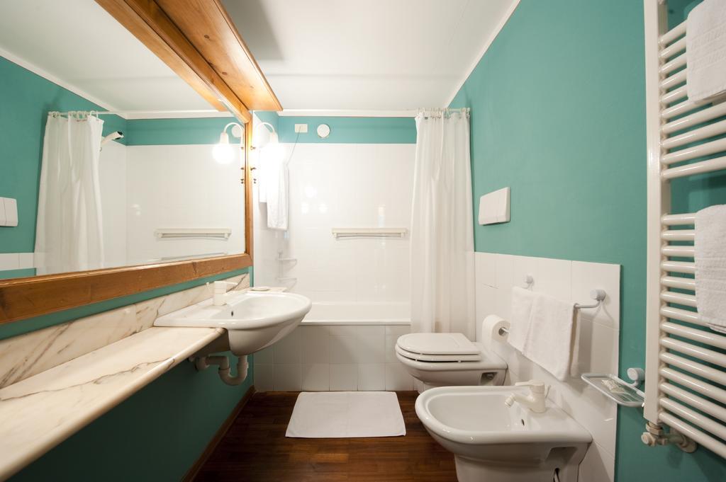 Holidays Dolomiti Apartment Resort Carisolo Luaran gambar