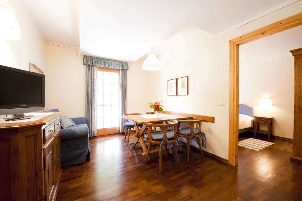 Holidays Dolomiti Apartment Resort Carisolo Bilik gambar