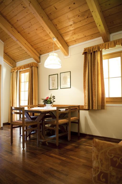Holidays Dolomiti Apartment Resort Carisolo Bilik gambar