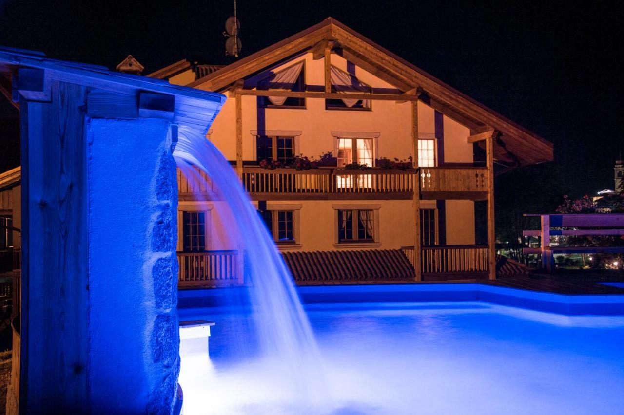Holidays Dolomiti Apartment Resort Carisolo Luaran gambar