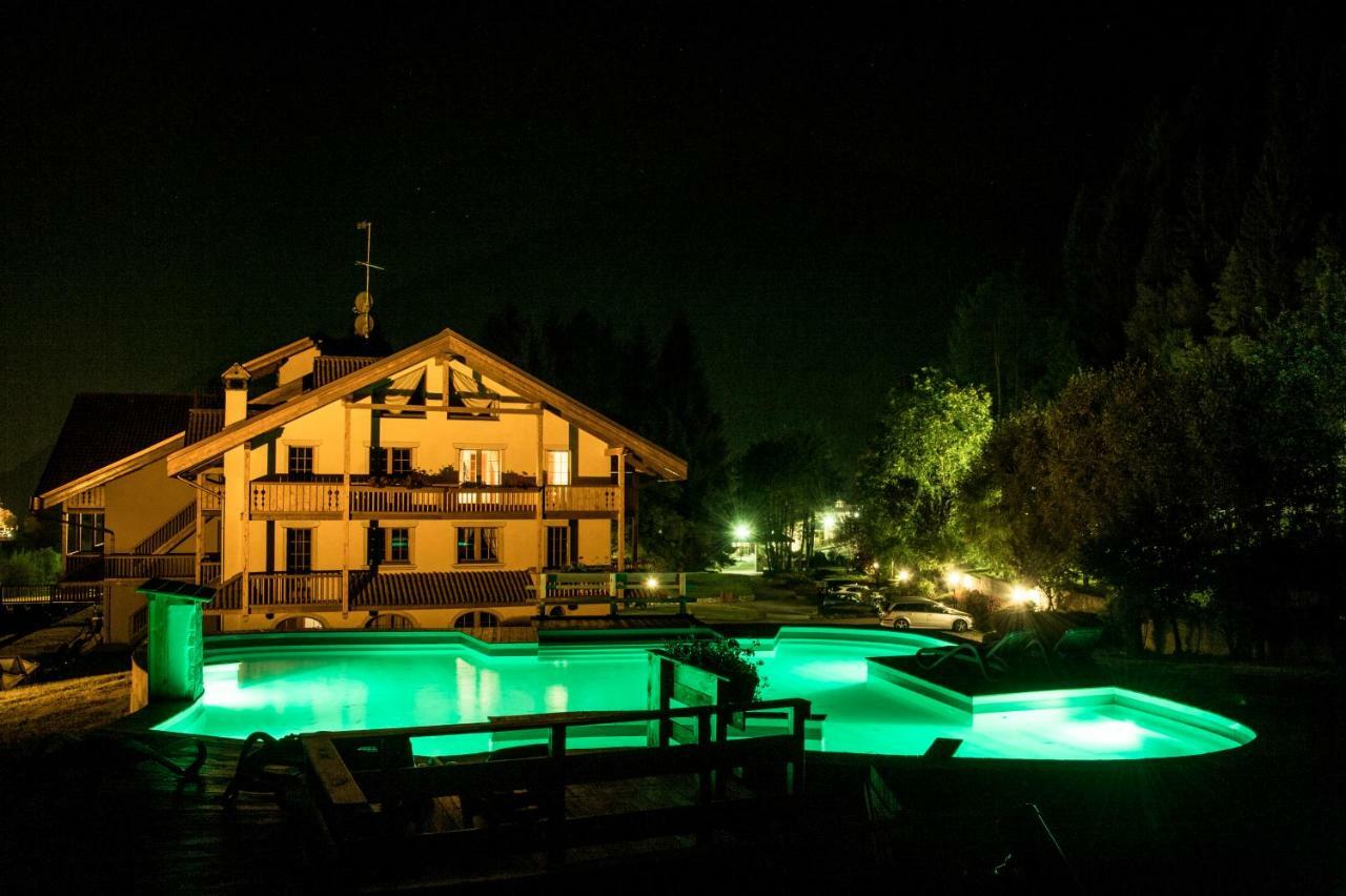 Holidays Dolomiti Apartment Resort Carisolo Luaran gambar