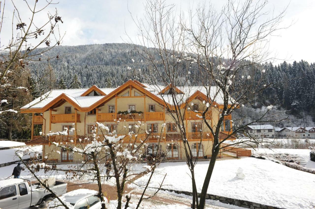 Holidays Dolomiti Apartment Resort Carisolo Luaran gambar