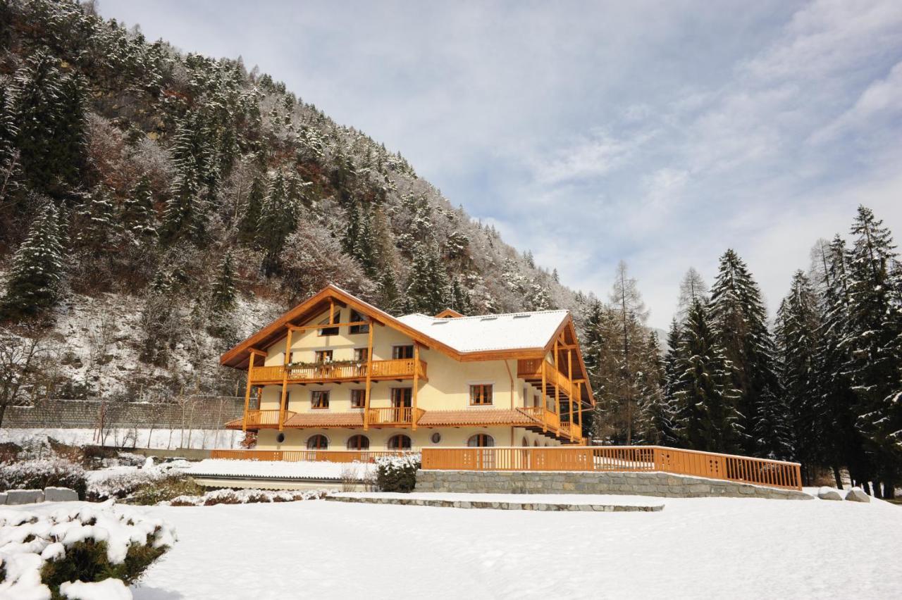 Holidays Dolomiti Apartment Resort Carisolo Luaran gambar