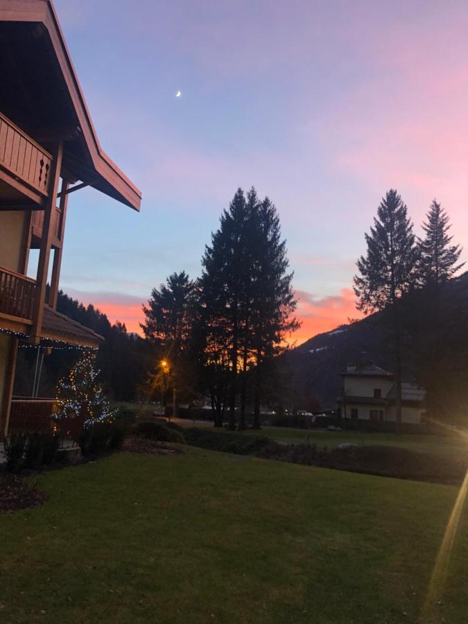 Holidays Dolomiti Apartment Resort Carisolo Luaran gambar