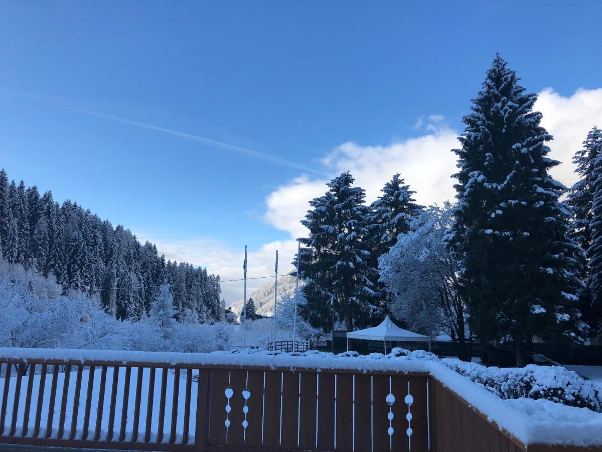 Holidays Dolomiti Apartment Resort Carisolo Luaran gambar
